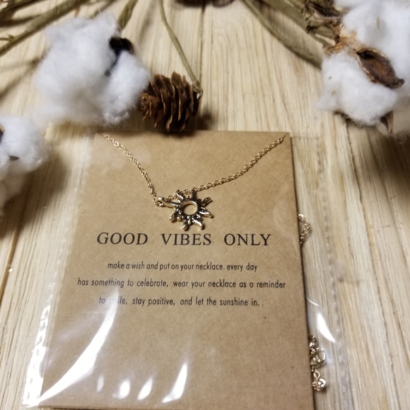 🌞🌞Super Cute Good Vibes Only necklace  in GOLD - Picture 12 of 14